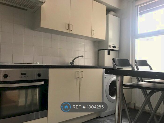 1 Bedroom Flat To Rent In Mosslea Road, London SE20