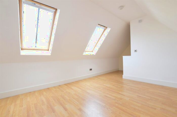 3 Bedroom Flat To Rent In Brighton Road, Purley, CR8