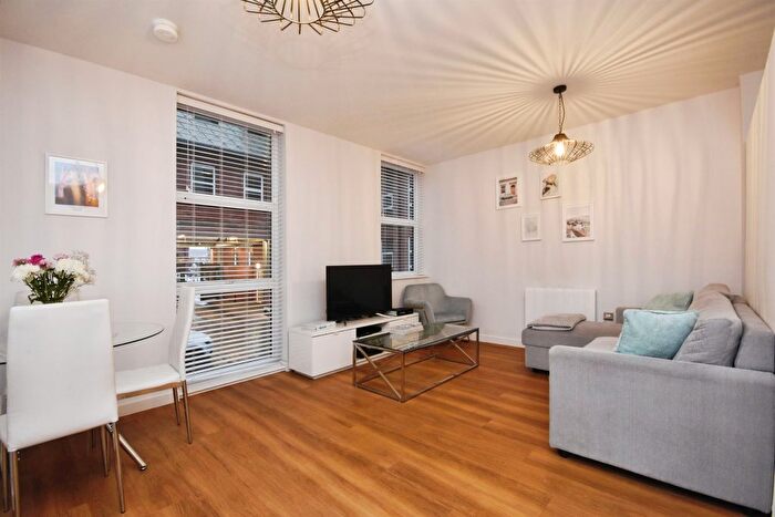 1 Bedroom Studio For Sale In Ingrave Road, Brentwood, CM15
