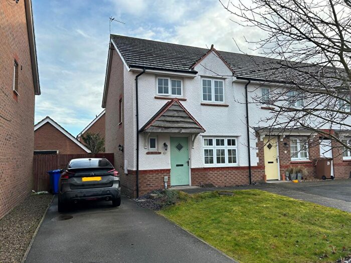 3 Bedroom End Of Terrace House For Sale In Holtby Avenue, Cottingham, HU16