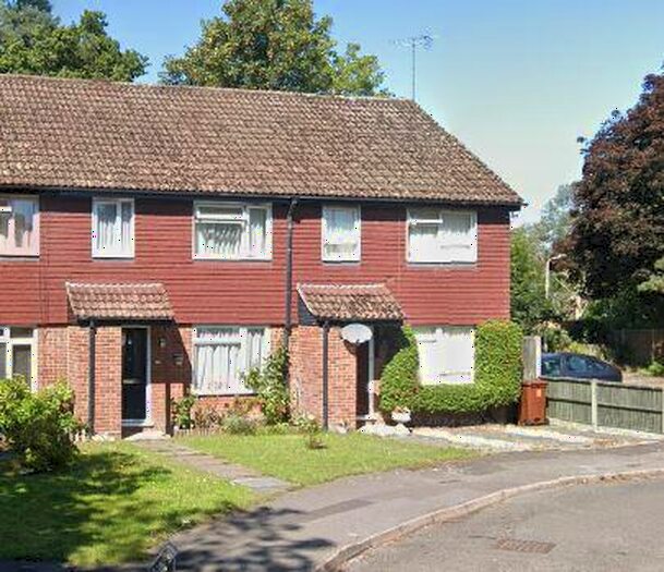 3 Bedroom End Of Terrace House To Rent In Arnett Avenue, RG40