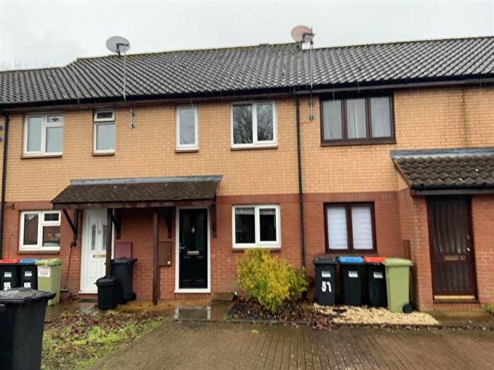 2 Bedroom Terraced House For Sale In Pettingrew Close, Walnut Tree, Milton Keynes, MK7