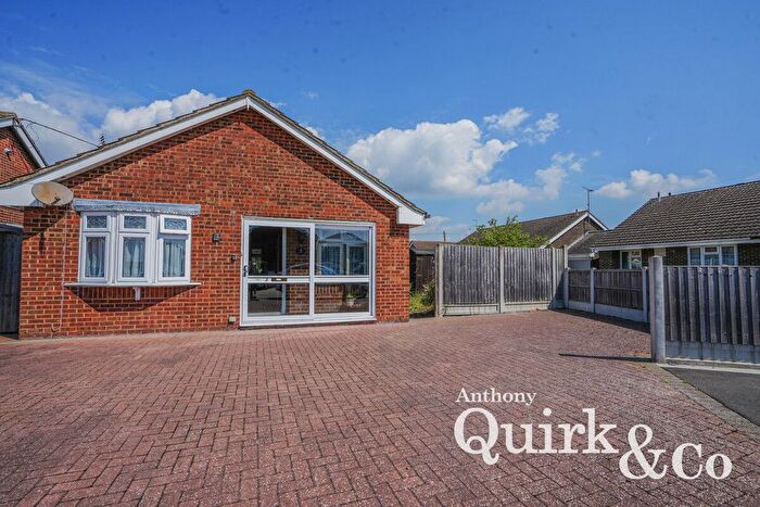 2 Bedroom Detached Bungalow For Sale In Sussex Close, Canvey Island, SS8