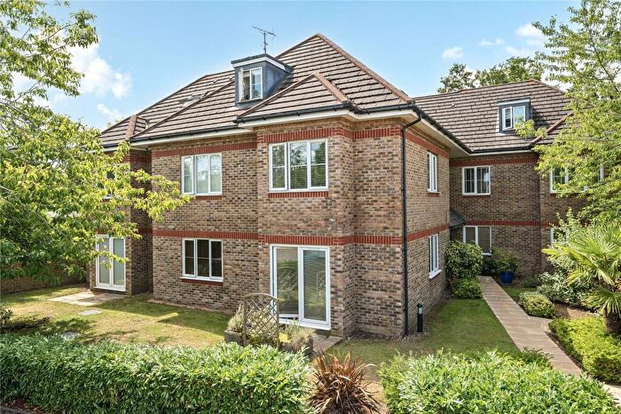 1 Bedroom Apartment For Sale In Woodgate Close, Tartar Road, Cobham, Surrey, KT11