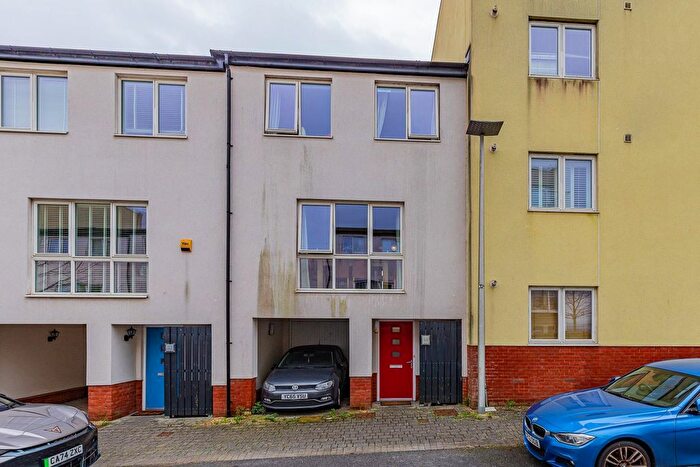 4 Bedroom Terraced House For Sale In Gibson Way, Penarth, CF64