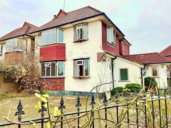 4 Bedroom Detached House To Rent In Bramshaw Rise, New Malden KT3