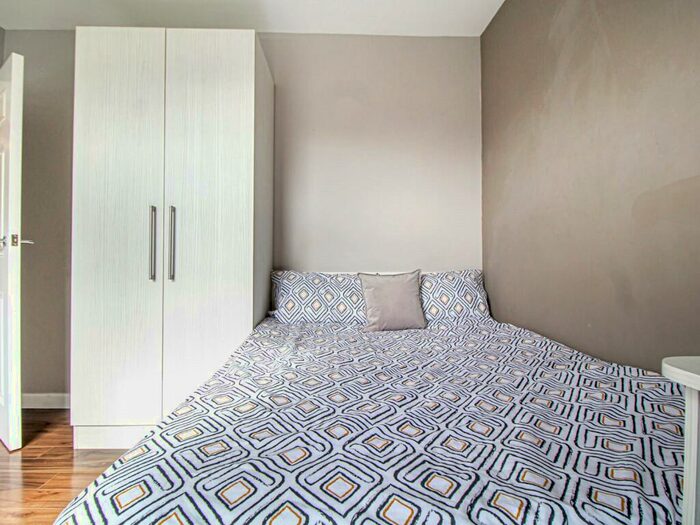 Apartment To Rent In Apt, Belle Vue Road #, LS3