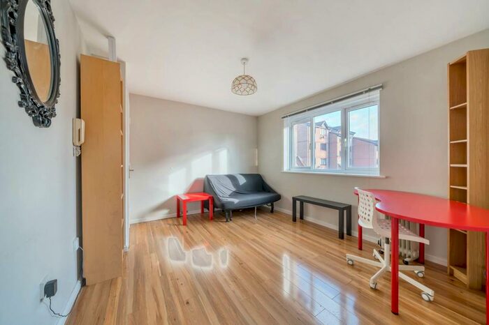 Studio To Rent In Mornington Road, Deptford, London, SE8