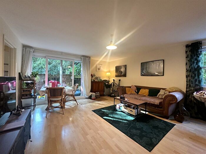 1 Bedroom Flat To Rent In Alma CourtCliftonBristol, BS8
