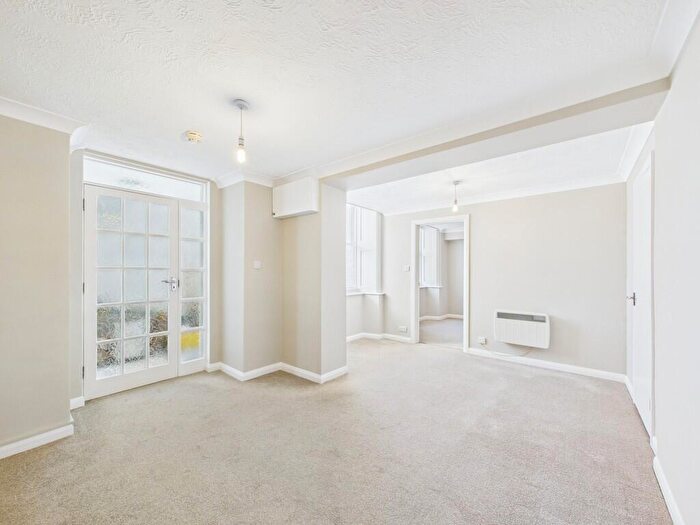1 Bedroom Apartment To Rent In Heene Court Mansions, Heene Terrace, BN11
