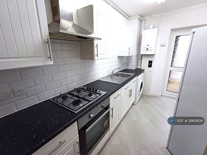 2 Bedroom Flat To Rent In Vicarage Lane, London, E15