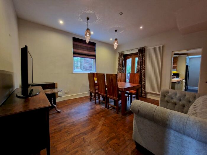 4 Bedroom Semi-Detached House To Rent In Bedfont Lane, Feltham, TW14