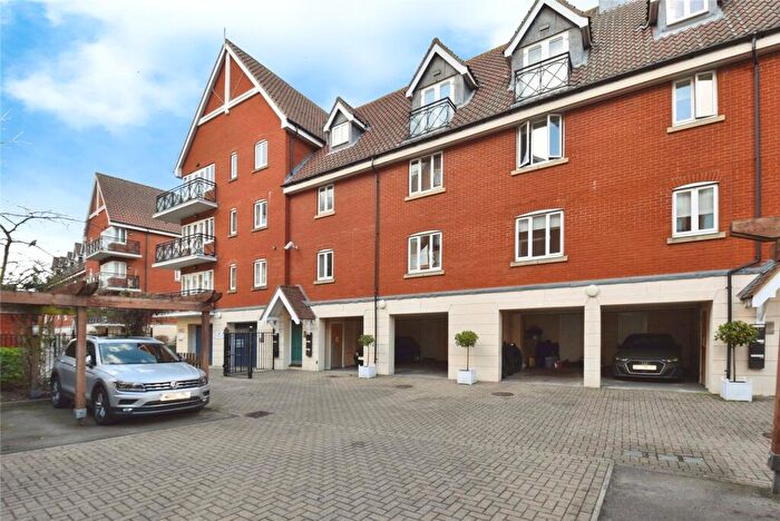 2 Bedroom Apartment For Sale In Neptune Square, Ipswich, Suffolk, IP4