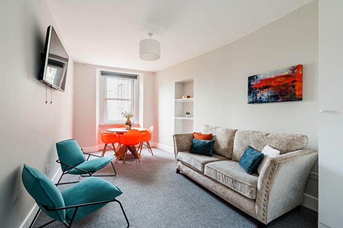 3 Bedroom Flat For Sale In Brand Place, Edinburgh, EH8