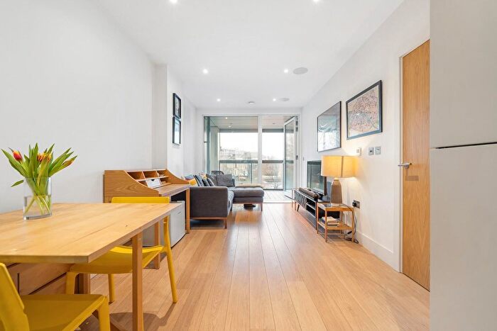 2 Bedroom Flat For Sale In Stockwell Park Walk, SW9