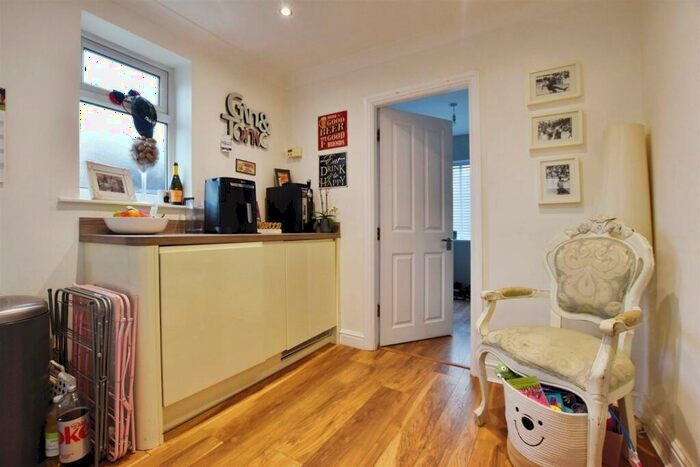 4 Bedroom Detached House For Sale In Sorrel Drive, Hull, HU5