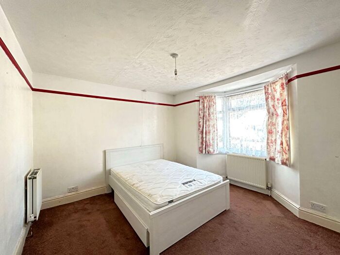2 Bedroom Bungalow For Sale In Leaze Road, Kingsteignton, Newton Abbot, TQ12