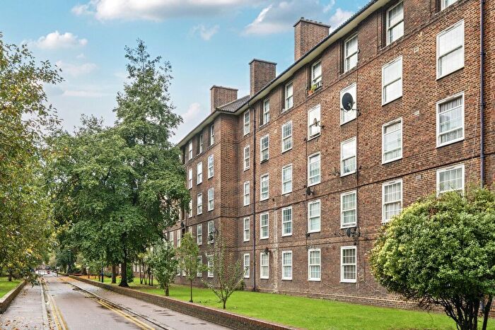 2 Bedroom Flat For Sale In Gosling Way, London, SW9