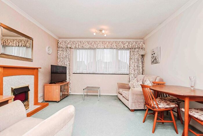 1 Bedroom Flat For Sale In Welshmans Hill, Sutton Coldfield, Birmingham, B73