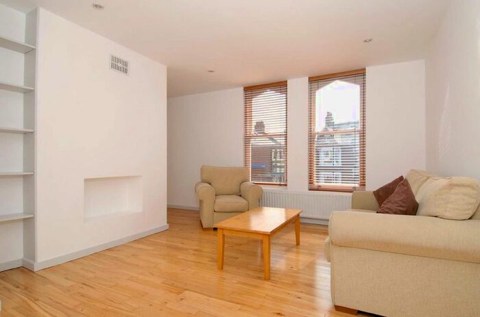 1 Bedroom Flat To Rent In Cavendish Road, London, SW12