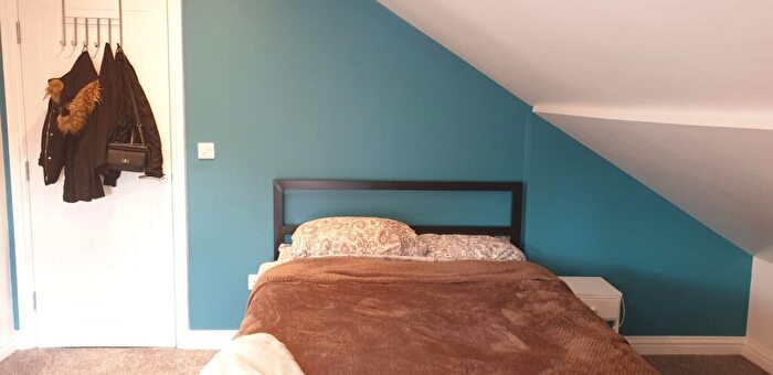 1 Bedroom Flat To Rent In Flat, Monks Road - Bed, LN2