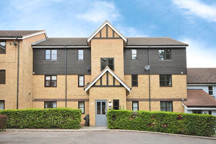 2 Bedroom Flat For Sale In Horn Book, Saffron Walden, CB11