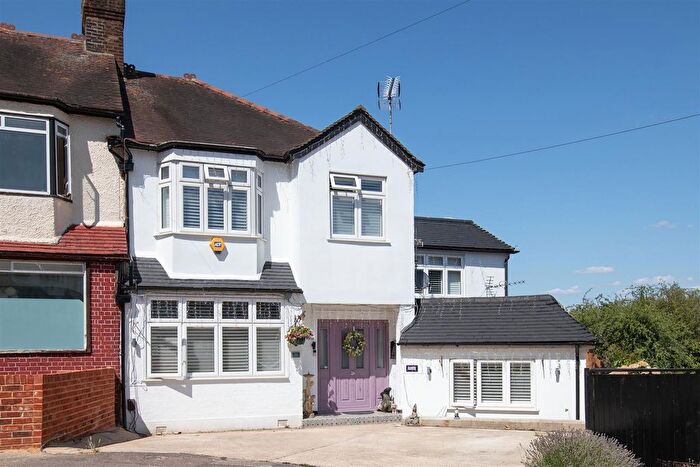 4 Bedroom Property For Sale In Larkshall Crescent, Highams Park, E4