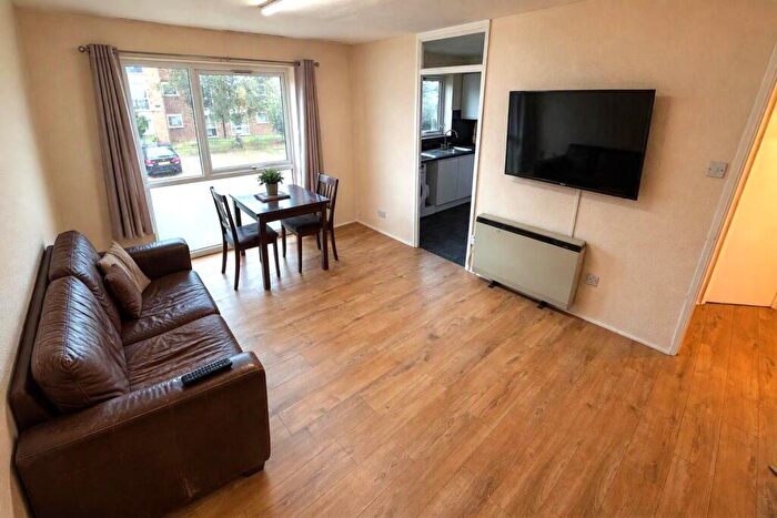 2 Bedroom Flat To Rent In Lynn Road, Newbury Park, Ilford, IG2