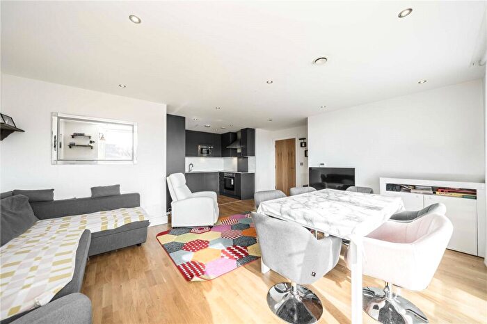 3 Bedroom Apartment For Sale In The Crescent, Seager Place, London, SE8