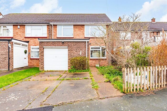 3 Bedroom End Of Terrace House For Sale In Evenden Road, Meopham, DA13