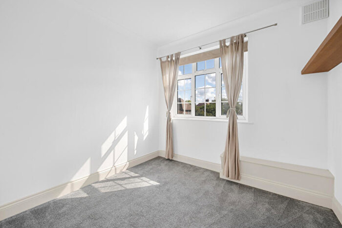 2 Bedroom Apartment For Sale In West Barnes Lane, New Malden, KT3
