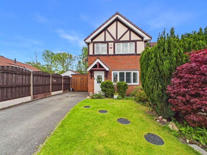 3 Bedroom Semi Detached House For Sale In Larkfield Close, Ashton-under-Lyne, Greater Manchester, OL7
