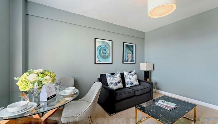 1 Bedroom Flat To Rent In Hill Street, London, Greater London, W1J