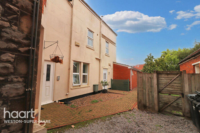 2 Bedroom Flat For Sale In Charlton Road, Weston-Super-Mare, BS23
