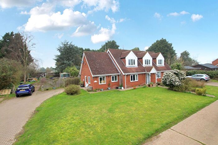 5 Bedroom Detached House For Sale In Westfield Road, Wyboston, Bedford, MK44