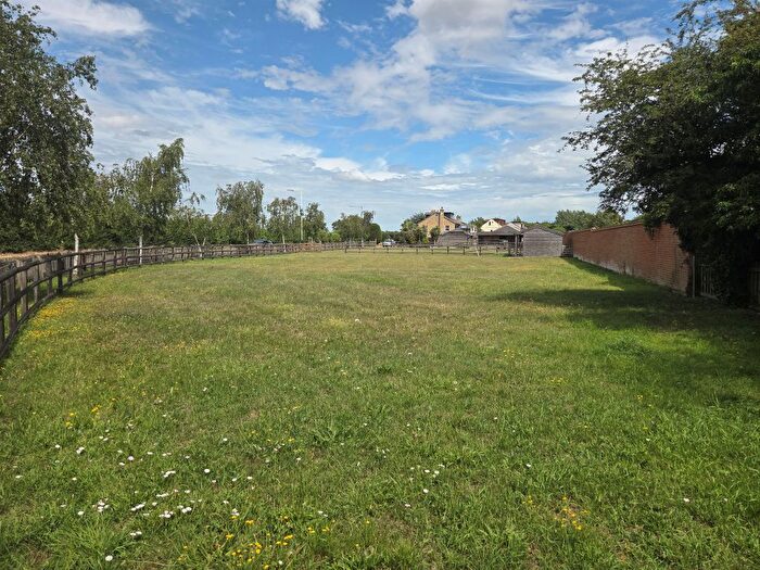 6 Bedroom Equestrian Property For Sale In Upminster Road North, Rainham, RM13