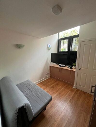 1 Bedroom Flat To Rent In Morningside Drive, Morningside, Edinburgh, EH10