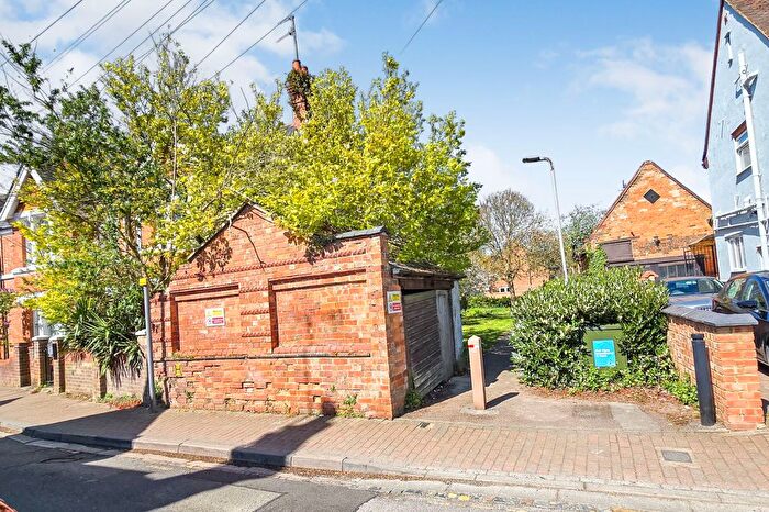 1 Bedroom Property For Sale In York Road, Stony Stratford, Milton Keynes, MK11