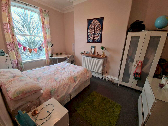 3 Bedroom House To Rent In Moorland Road, Leeds, LS6