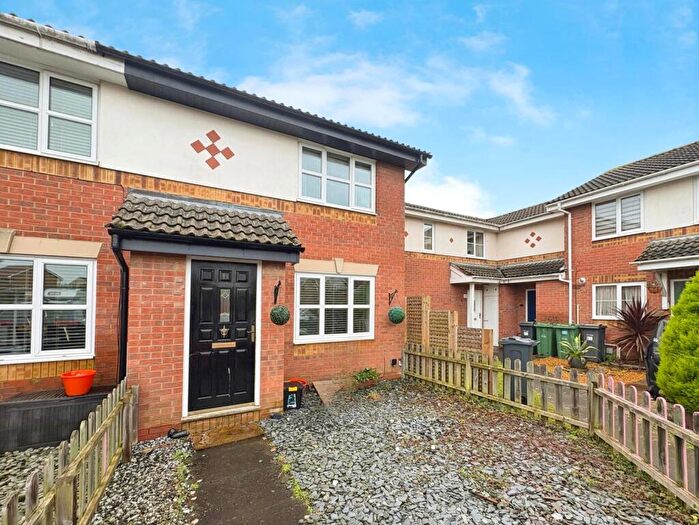 2 Bedroom Terraced House For Sale In Marina Close, East Cowes, Isle Of Wight, PO32