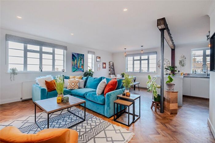 2 Bedroom Flat For Sale In Streatham High Road, London, SW16