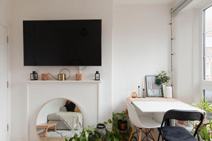 3 Bedroom Flat To Rent In Peckham Road, Bodeney House, SE5