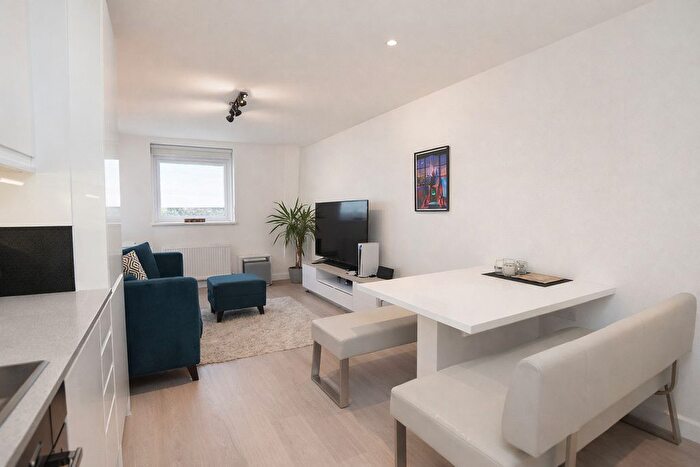 1 Bedroom Flat For Sale In Brick House, Romford, RM3