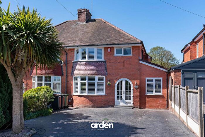 3 Bedroom Semi Detached House For Sale In The Grove, Cofton Hackett, B45