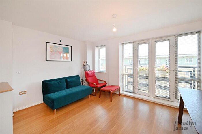 2 Bedroom Apartment To Rent In Locksons Close, London, E14
