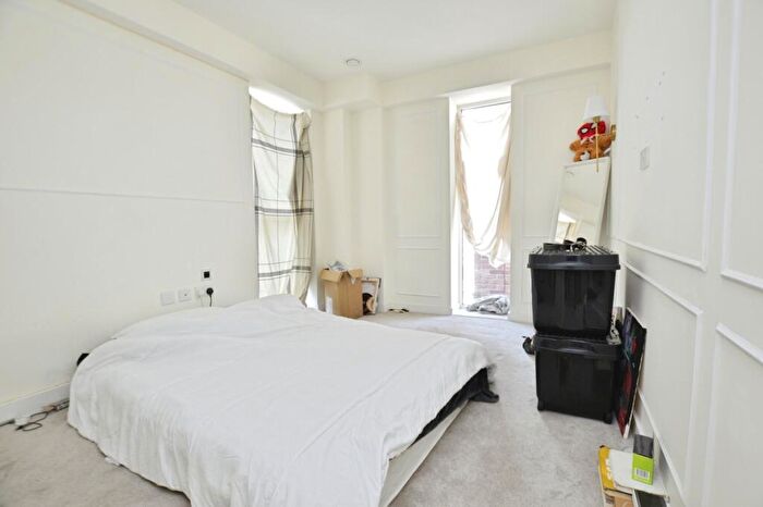 3 Bedroom Duplex For Sale In Thunderer Street, London, E13