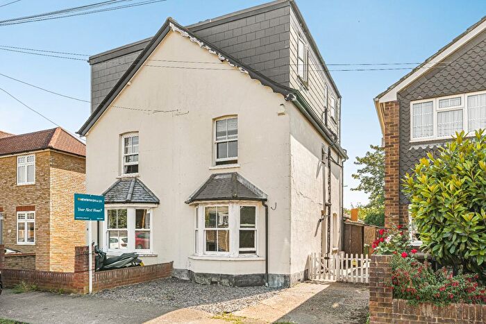 3 Bedroom Semi-Detached House For Sale In Crescent Road, Shepperton, Surrey, TW17