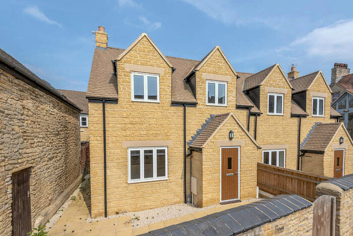 2 Bedroom Semi-Detached House To Rent In High Street, Witney, OX28