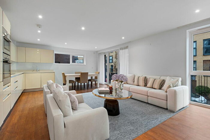 3 Bedroom Flat For Sale In Letchworth Road, Stanmore, HA7
