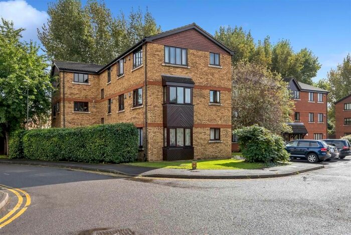 2 Bedroom Flat To Rent In Birchwood Close, Morden, SM4